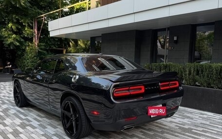 Dodge Challenger III рестайлинг 2, 2019 год, 3 700 000 рублей, 4 фотография
