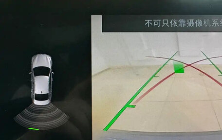 BMW 1 серия, 2022 год, 1 600 000 рублей, 15 фотография