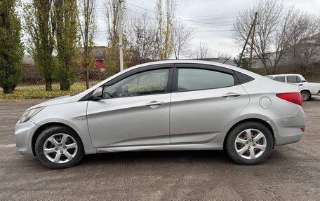 Hyundai Solaris II рестайлинг, 2011 год, 350 000 рублей, 4 фотография