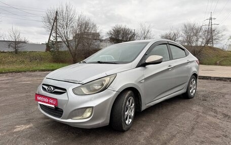 Hyundai Solaris II рестайлинг, 2011 год, 350 000 рублей, 3 фотография