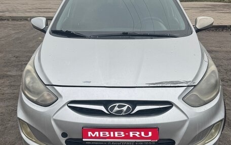 Hyundai Solaris II рестайлинг, 2011 год, 350 000 рублей, 1 фотография