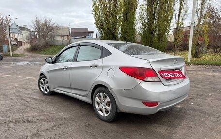 Hyundai Solaris II рестайлинг, 2011 год, 350 000 рублей, 5 фотография