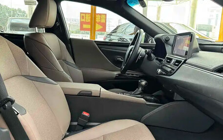 Lexus ES VII, 2022 год, 2 600 000 рублей, 9 фотография