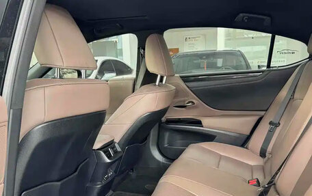 Lexus ES VII, 2022 год, 2 600 000 рублей, 11 фотография