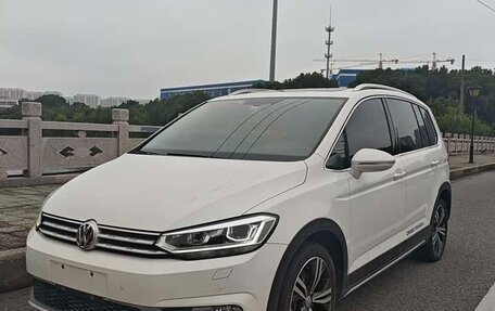 Volkswagen Touran III, 2021 год, 1 560 123 рублей, 1 фотография