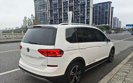 Volkswagen Touran III, 2021 год, 1 560 123 рублей, 4 фотография