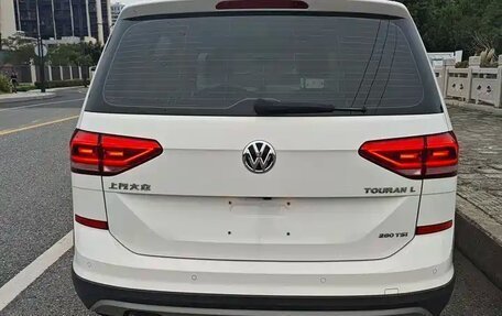 Volkswagen Touran III, 2021 год, 1 560 123 рублей, 5 фотография