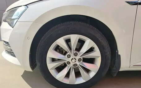 Skoda Superb III рестайлинг, 2022 год, 1 801 000 рублей, 3 фотография