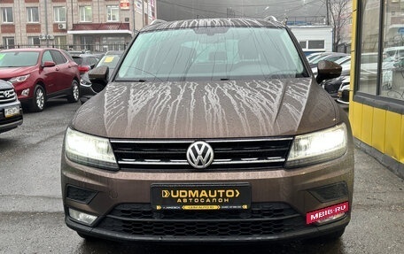 Volkswagen Tiguan II, 2017 год, 2 399 000 рублей, 2 фотография