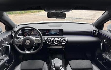 Mercedes-Benz A-Класс, 2021 год, 1 900 000 рублей, 8 фотография