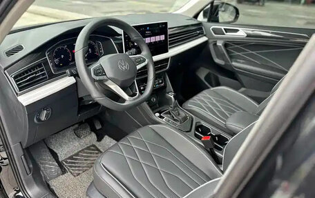 Volkswagen Tiguan II, 2025 год, 2 950 155 рублей, 8 фотография