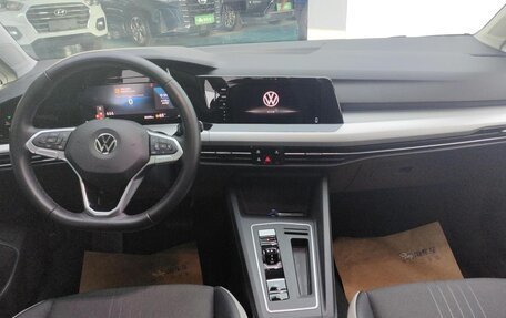 Volkswagen Golf VIII, 2022 год, 1 650 000 рублей, 5 фотография