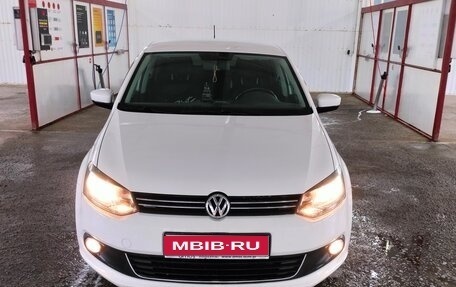 Volkswagen Polo VI (EU Market), 2013 год, 1 050 000 рублей, 1 фотография