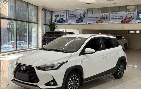 Toyota Yaris XP150 рестайлинг, 2022 год, 1 020 000 рублей, 1 фотография