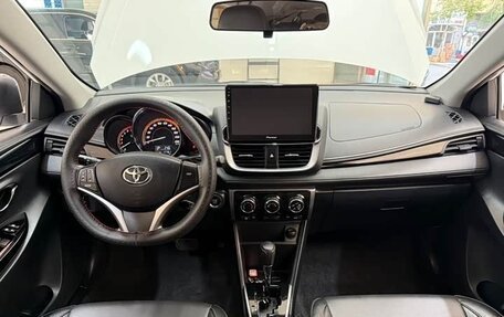 Toyota Yaris XP150 рестайлинг, 2022 год, 1 020 000 рублей, 12 фотография