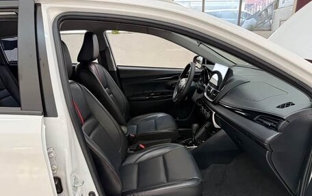 Toyota Yaris XP150 рестайлинг, 2022 год, 1 020 000 рублей, 10 фотография