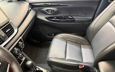 Toyota Yaris XP150 рестайлинг, 2022 год, 1 020 000 рублей, 17 фотография