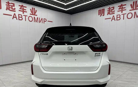 Honda Fit, 2021 год, 1 500 000 рублей, 4 фотография