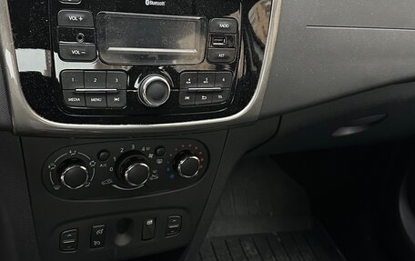 Renault Logan II, 2017 год, 730 000 рублей, 6 фотография