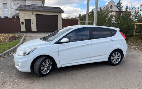 Hyundai Solaris II рестайлинг, 2011 год, 850 000 рублей, 4 фотография