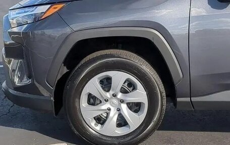 Toyota RAV4, 2025 год, 6 100 000 рублей, 4 фотография