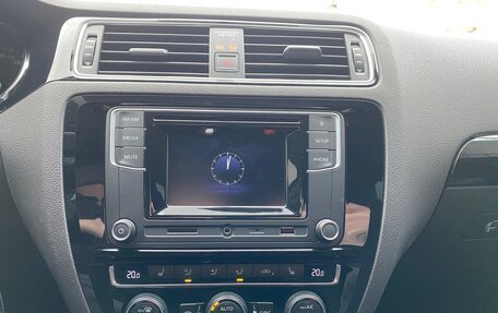 Volkswagen Jetta VI, 2017 год, 1 850 000 рублей, 12 фотография