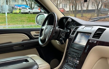 Cadillac Escalade III, 2013 год, 2 500 000 рублей, 26 фотография