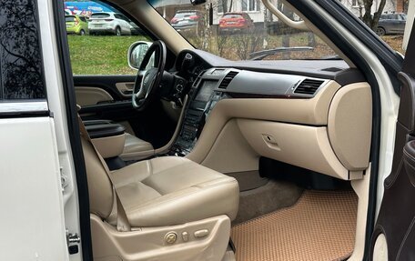 Cadillac Escalade III, 2013 год, 2 500 000 рублей, 27 фотография