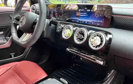 Mercedes-Benz A-Класс, 2024 год, 2 950 000 рублей, 9 фотография