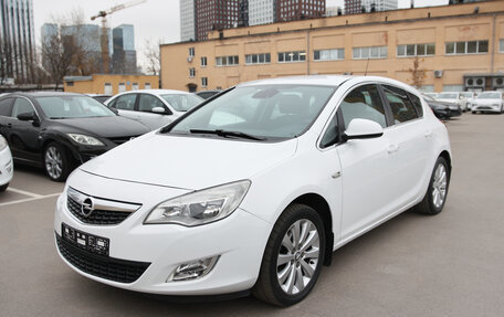 Opel Astra J, 2011 год, 690 000 рублей, 1 фотография