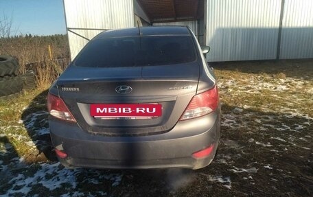 Hyundai Solaris II рестайлинг, 2013 год, 800 000 рублей, 2 фотография