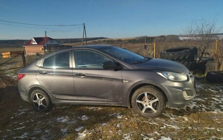 Hyundai Solaris II рестайлинг, 2013 год, 800 000 рублей, 4 фотография
