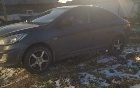 Hyundai Solaris II рестайлинг, 2013 год, 800 000 рублей, 5 фотография