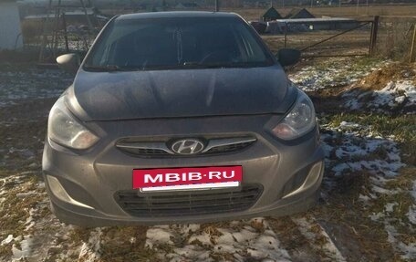 Hyundai Solaris II рестайлинг, 2013 год, 800 000 рублей, 3 фотография