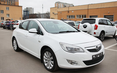 Opel Astra J, 2011 год, 690 000 рублей, 3 фотография