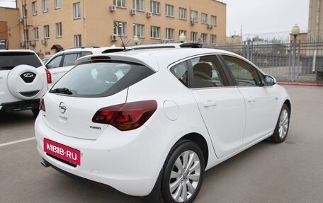 Opel Astra J, 2011 год, 690 000 рублей, 2 фотография