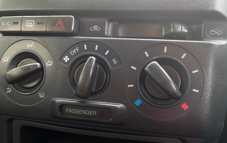 Toyota bB I рестайлинг, 2002 год, 449 000 рублей, 13 фотография