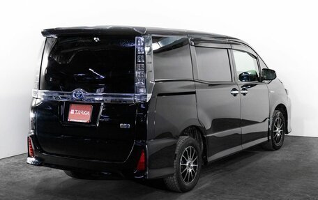 Toyota Voxy III, 2016 год, 2 000 000 рублей, 3 фотография