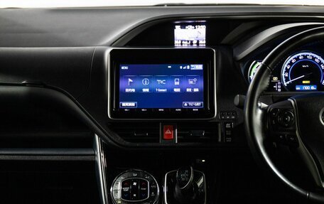 Toyota Voxy III, 2016 год, 2 000 000 рублей, 13 фотография