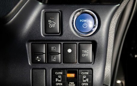 Toyota Voxy III, 2016 год, 2 000 000 рублей, 17 фотография