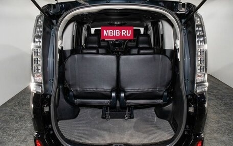 Toyota Voxy III, 2016 год, 2 000 000 рублей, 19 фотография