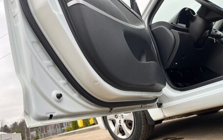 Hyundai Solaris II рестайлинг, 2011 год, 990 000 рублей, 35 фотография