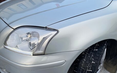 Toyota Avensis III рестайлинг, 2004 год, 700 000 рублей, 3 фотография