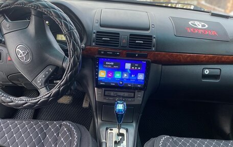 Toyota Avensis III рестайлинг, 2004 год, 700 000 рублей, 18 фотография