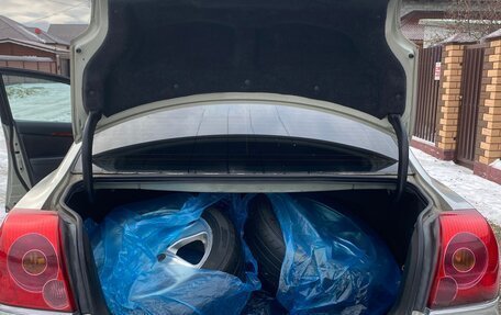 Toyota Avensis III рестайлинг, 2004 год, 700 000 рублей, 20 фотография