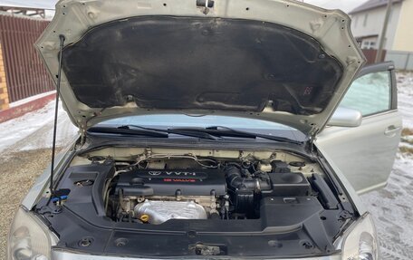 Toyota Avensis III рестайлинг, 2004 год, 700 000 рублей, 21 фотография