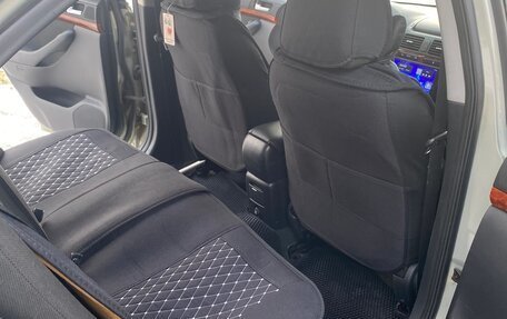 Toyota Avensis III рестайлинг, 2004 год, 700 000 рублей, 16 фотография