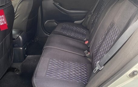 Toyota Avensis III рестайлинг, 2004 год, 700 000 рублей, 11 фотография