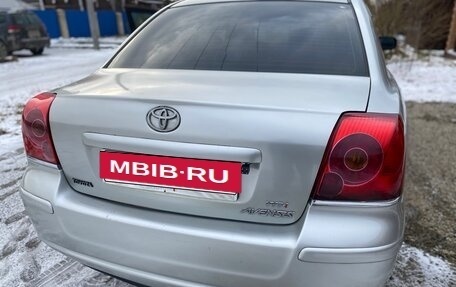 Toyota Avensis III рестайлинг, 2004 год, 700 000 рублей, 19 фотография