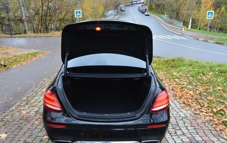 Mercedes-Benz E-Класс, 2019 год, 2 750 000 рублей, 8 фотография